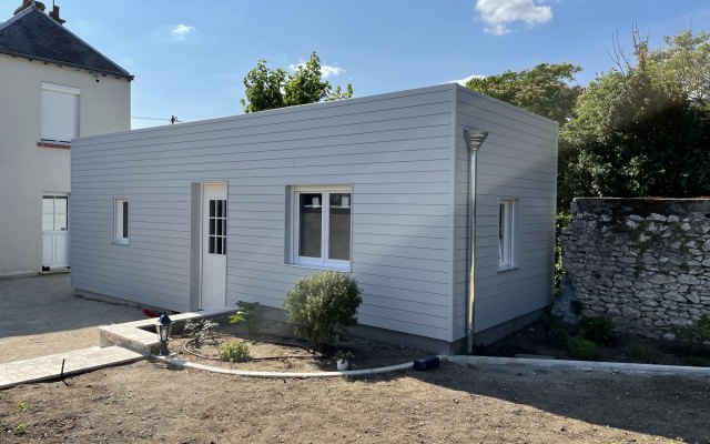 Vue latérale d’une annexe en bois à Mer