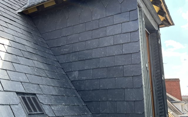 Façade avec couverture en ardoises dans le Loir-et-Cher