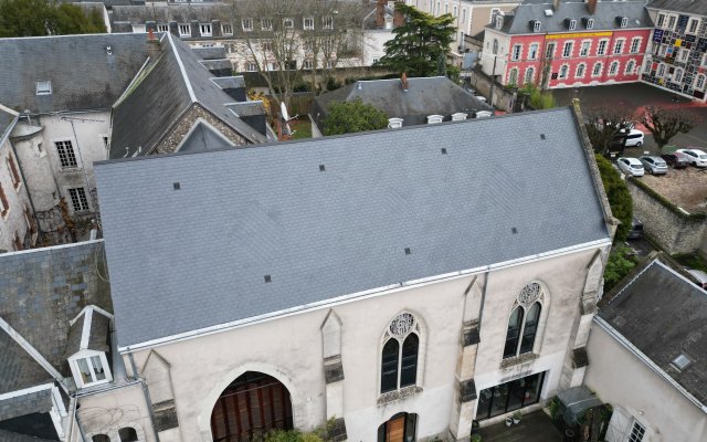 Vue générale d’une couverture en ardoises réalisée à Blois