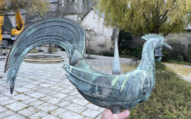 Coq de clocher avant repose sur l’église de Valloire-sur-Cisse