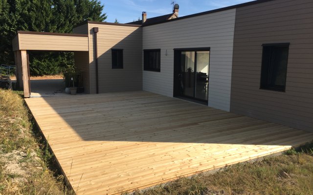 Terrasse bois réalisée à Dhuizon